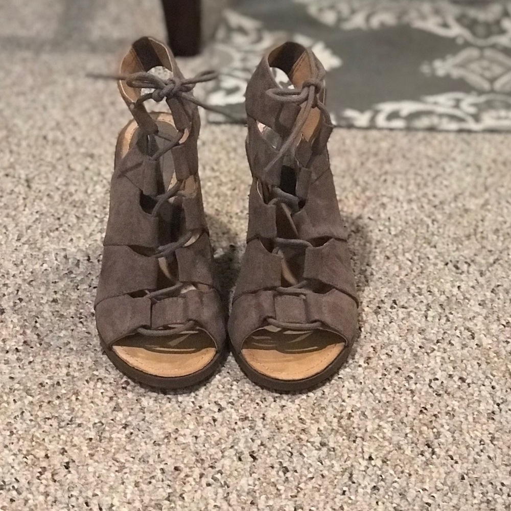 Melrose and Market open toe lace wedges size 6